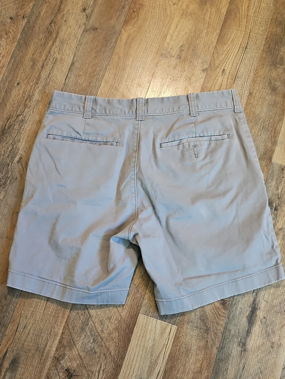 👖J. Crew Light Gray Men’s Chino Shorts